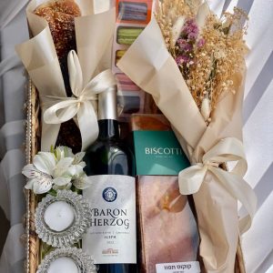 מתנה לשבת יין עוגה ונרות