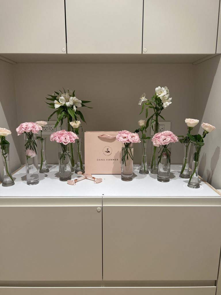 עיצוב שולחן להשקה