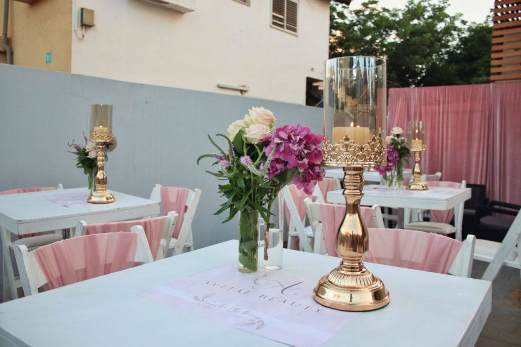 עיצוב שולחנות חצר