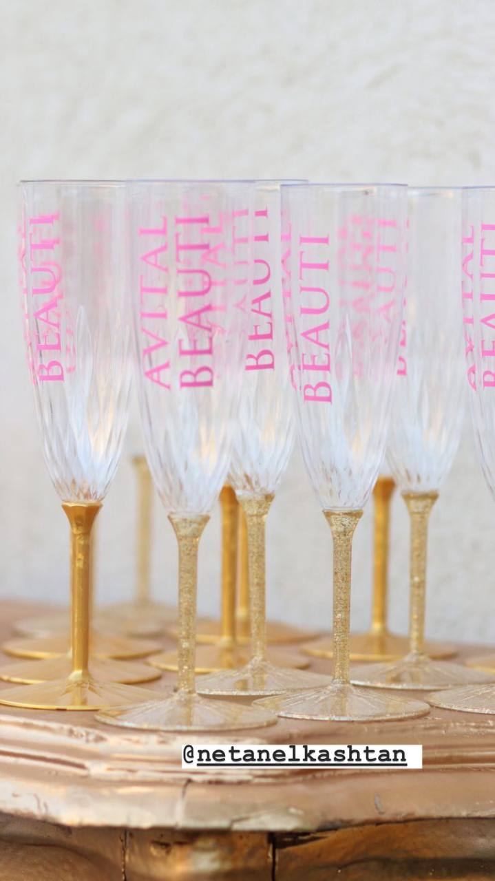 כוסות ממותגות