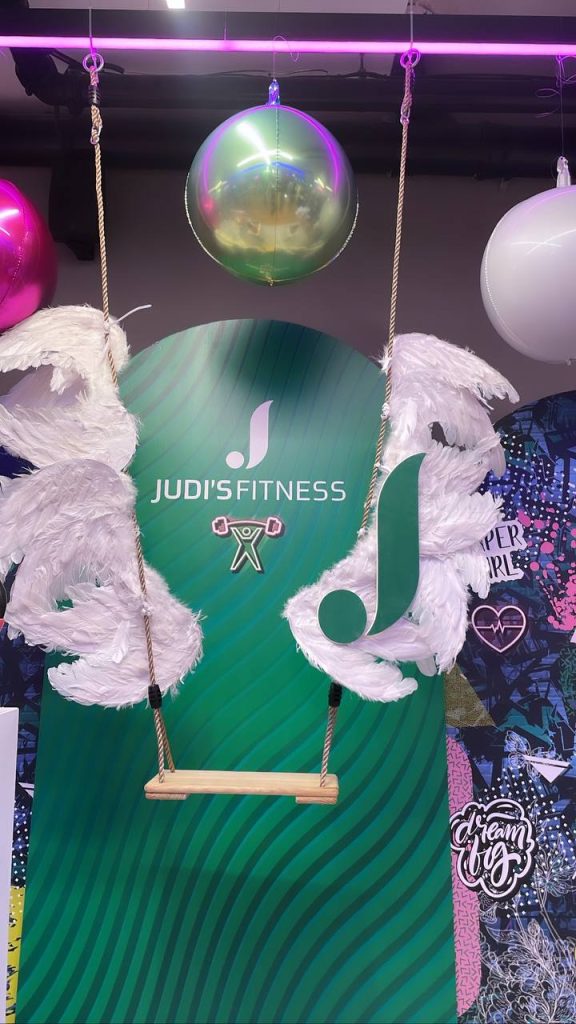 קיר צילום להשקה עיסקית