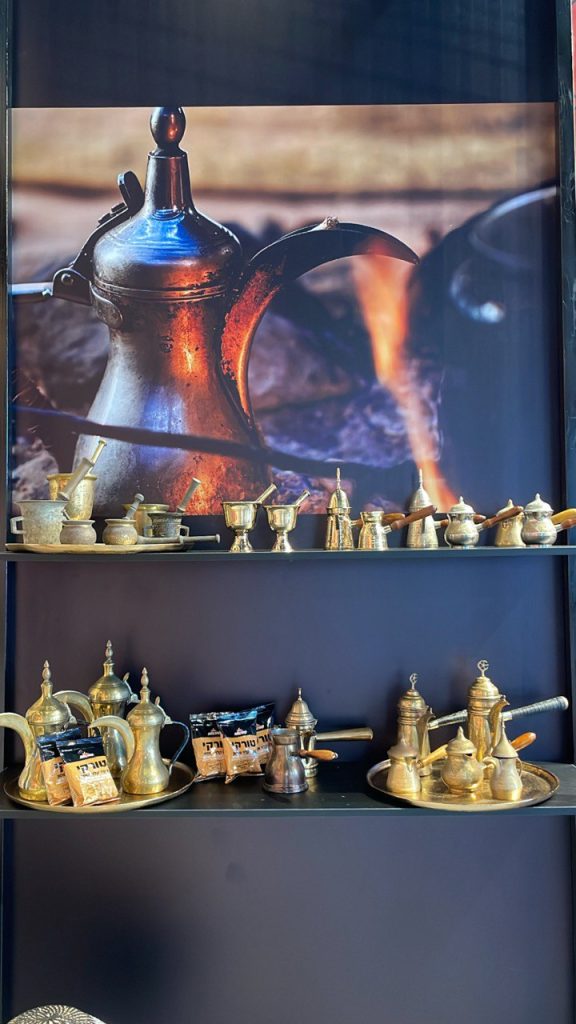 עמדת כלים לקפה