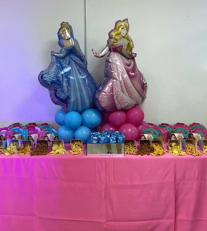 שולחן מעוצב נסיכות יומולדת לילדה