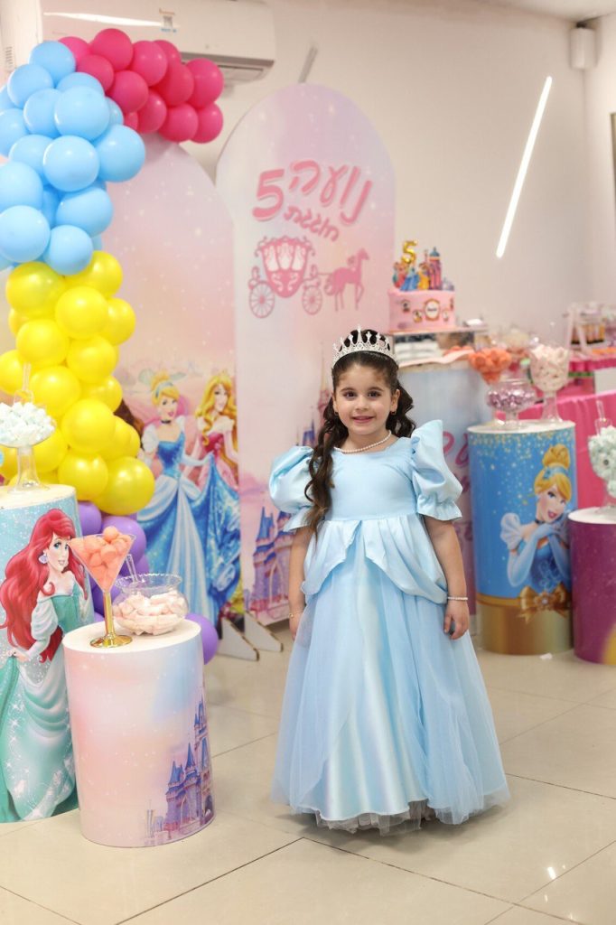 עיצוב יום הולדת נסיכות בלונים וקיר צילום