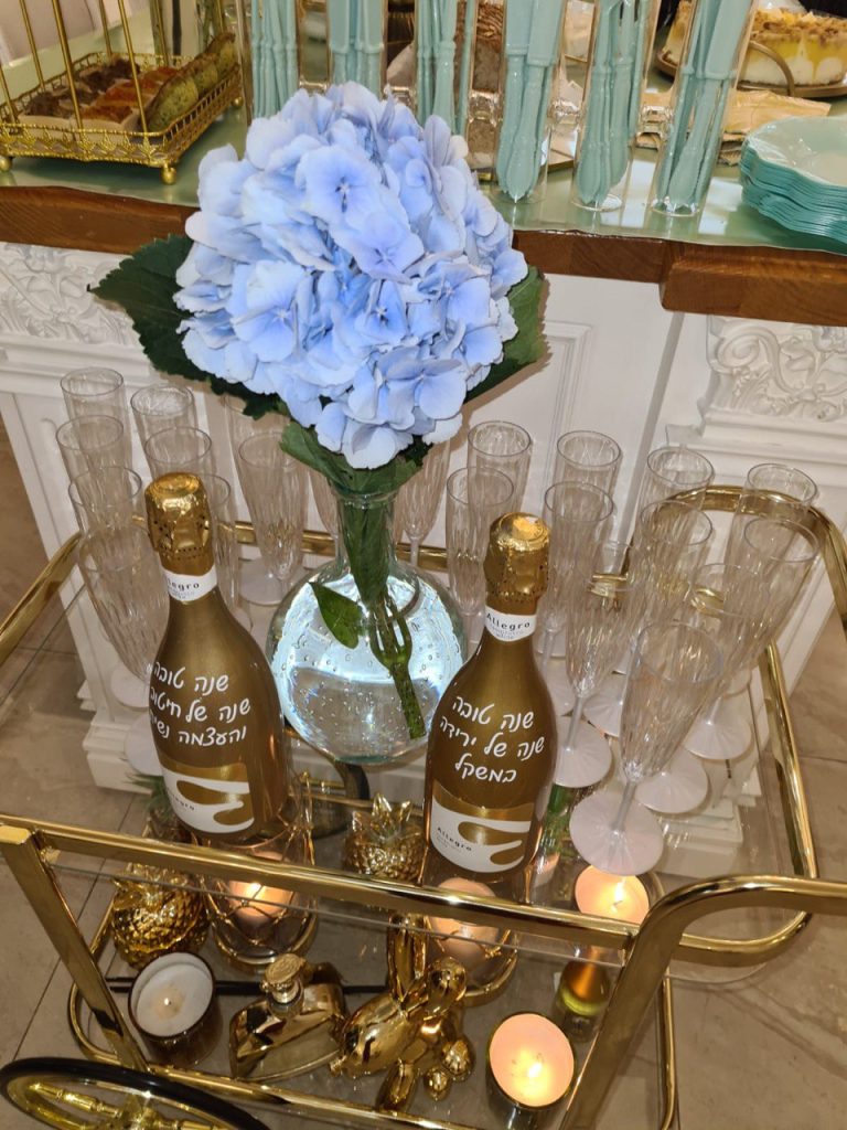 עיצוב עגלת אלכוהול הרמת כוסית שנה חדשה