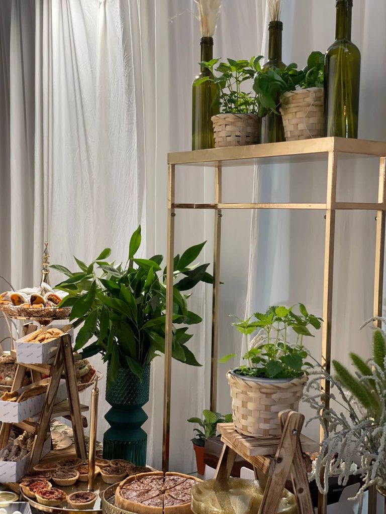 עיצובי קירות וכלים מיוחדים