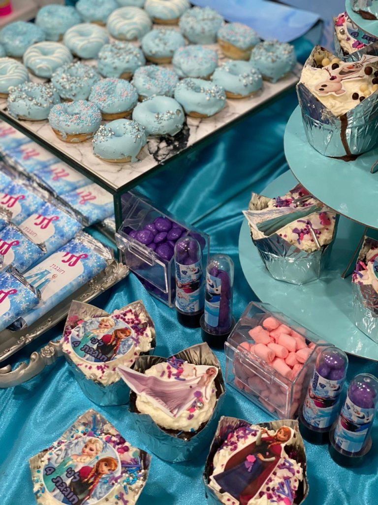 אנה ואלזה שולחן מעוצב