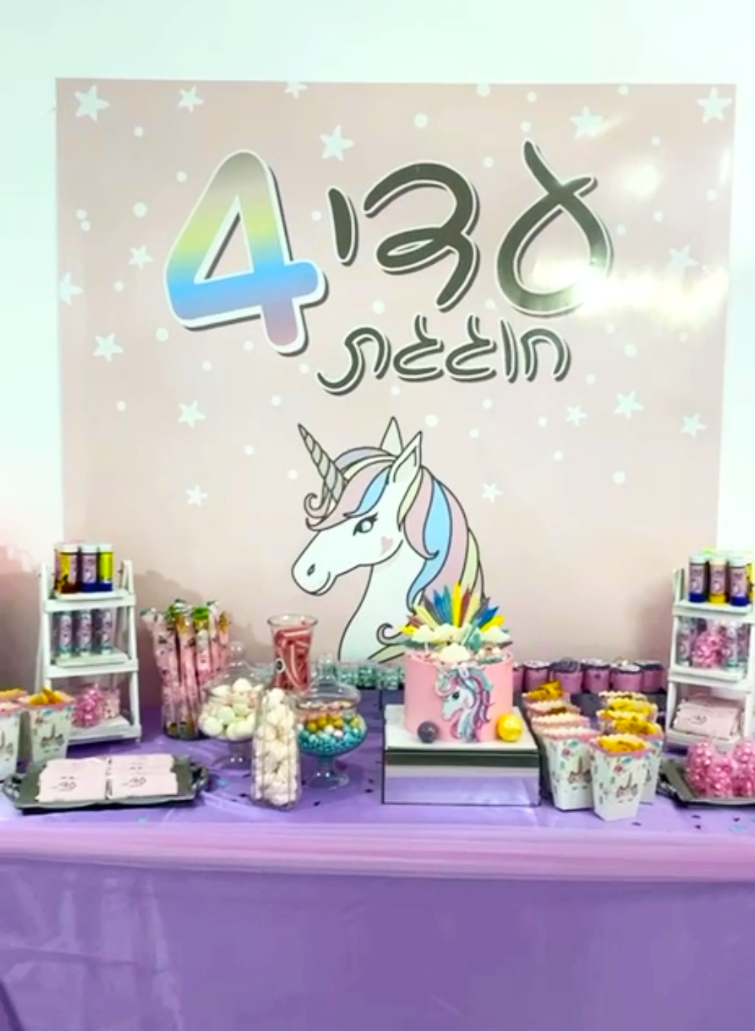 קיר מעוצב צילום ומיתוג חד קרן יום הולדת